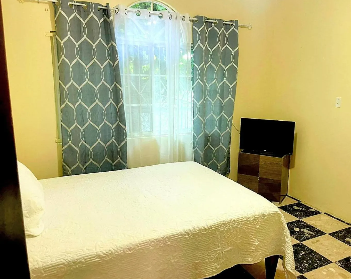 Comfy Apartments Montego Bay Pensión
